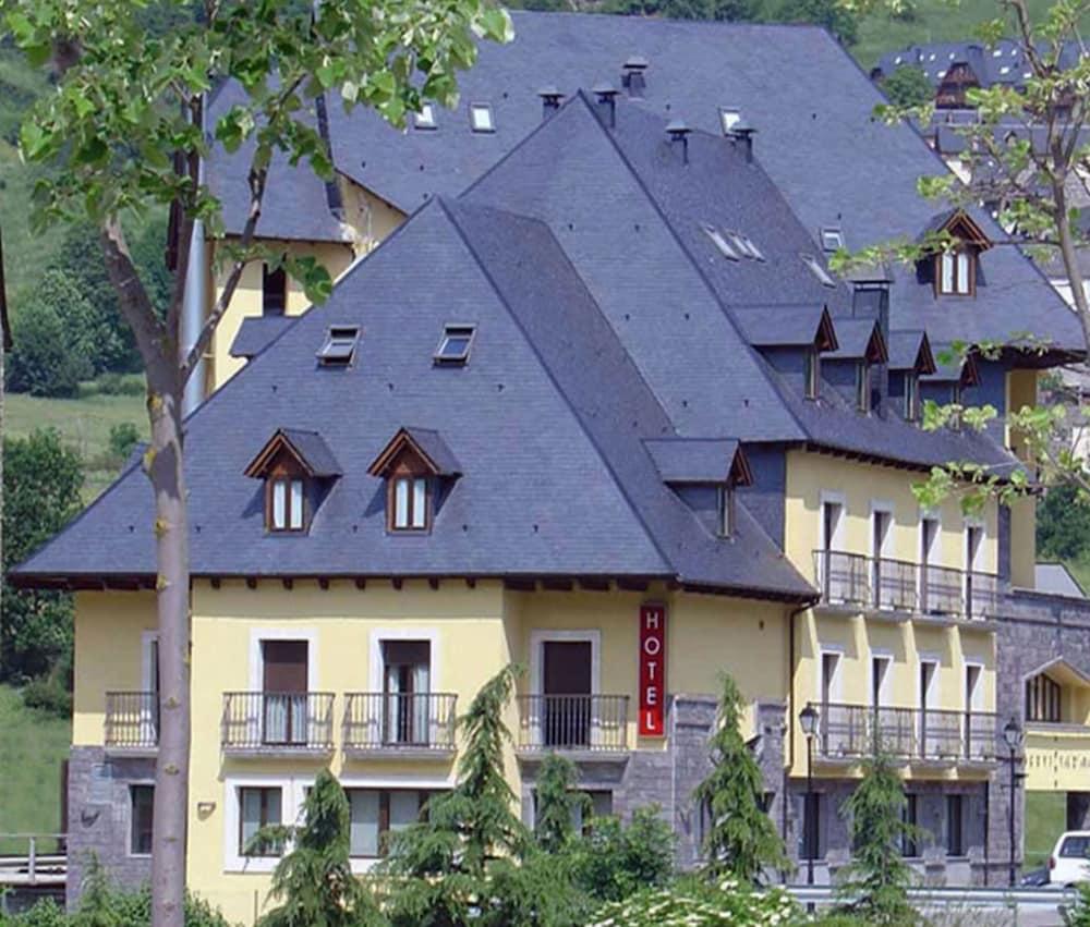 Hotel Spa Acevi Val D'Aran เบียญา ภายนอก รูปภาพ